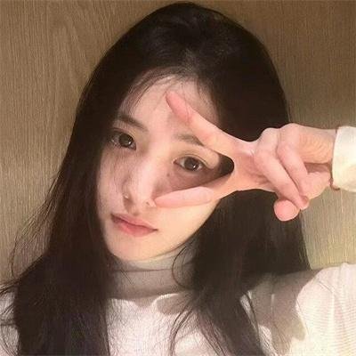 下午一点的她海报